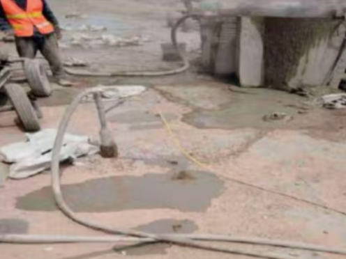 潼关水泥混凝土路面板底注浆技术 路面脱空注浆整治方案